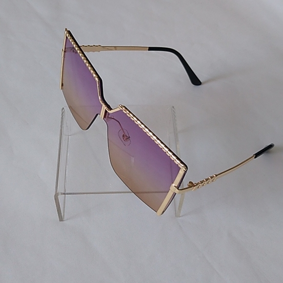 ✨"Sassy -N- Classy" fashion glasses✨ - Picture 2 of 3